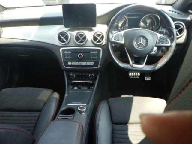 MERCEDES BENZ CLA CLASS 2019
