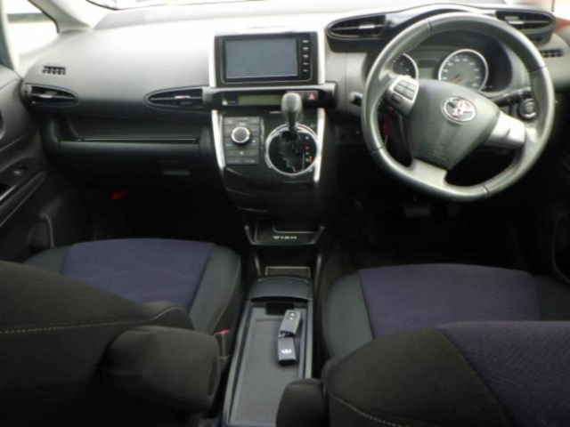 TOYOTA WISH 2015