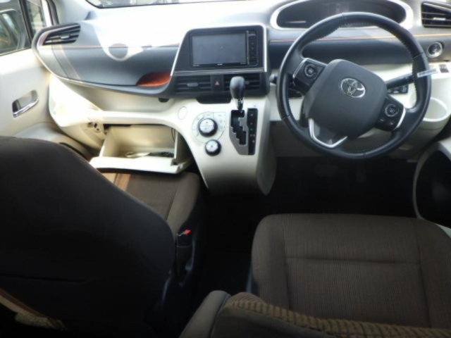 TOYOTA SIENTA 2016