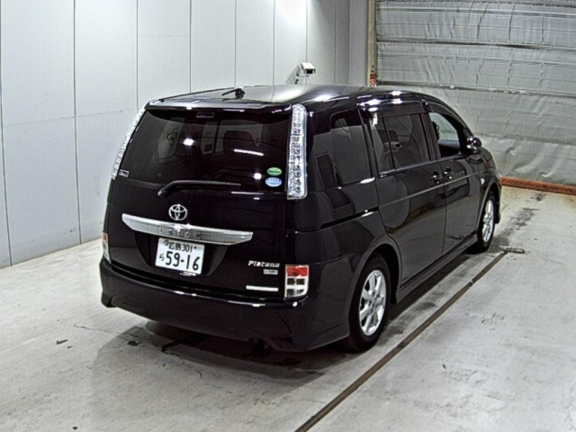 TOYOTA ISIS 2013
