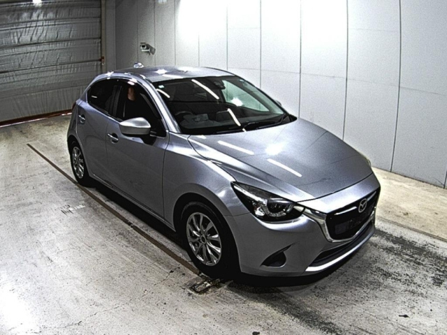MAZDA DEMIO 2016