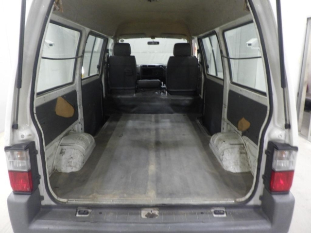 MAZDA BONGO VAN 2010
