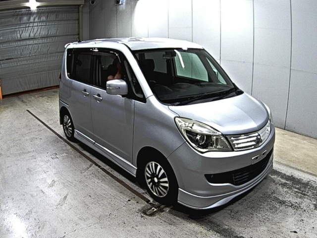 MITSUBISHI DELICA D2 2012