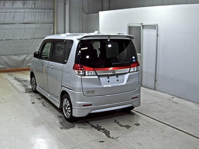 MITSUBISHI DELICA D2 2012