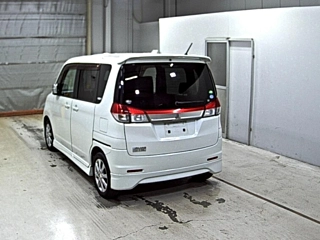 Заказать MITSUBISHI DELICA D2