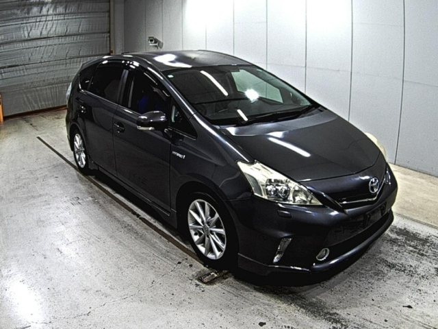 TOYOTA PRIUS ALPHA 2012