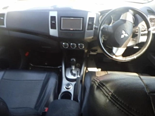 MITSUBISHI OUTLANDER 2011