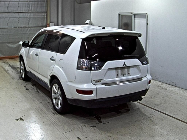 MITSUBISHI OUTLANDER 2011
