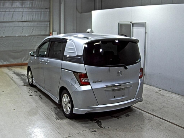 HONDA FREED 2011
