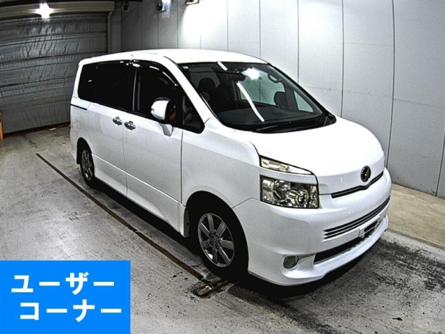 TOYOTA VOXY 2010