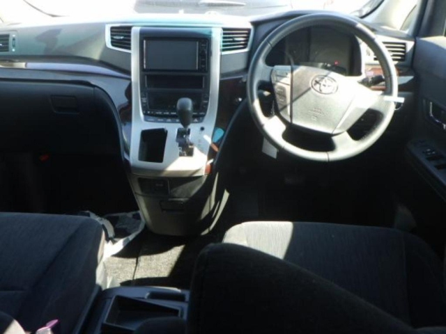 TOYOTA ALPHARD 2013