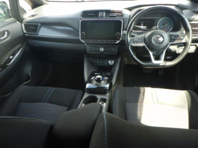 NISSAN LEAF 2021