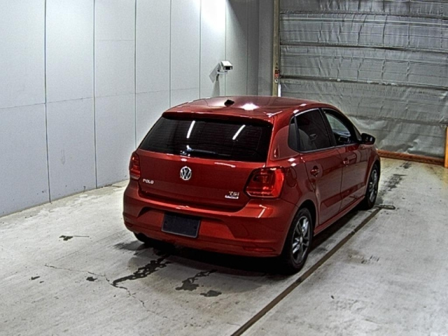 VOLKSWAGEN POLO 2015