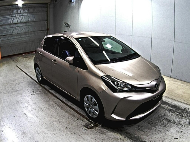 TOYOTA VITZ 2015