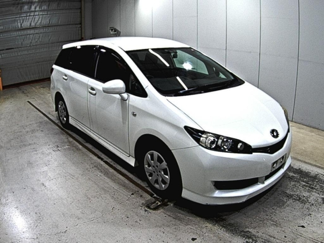 TOYOTA WISH 2010