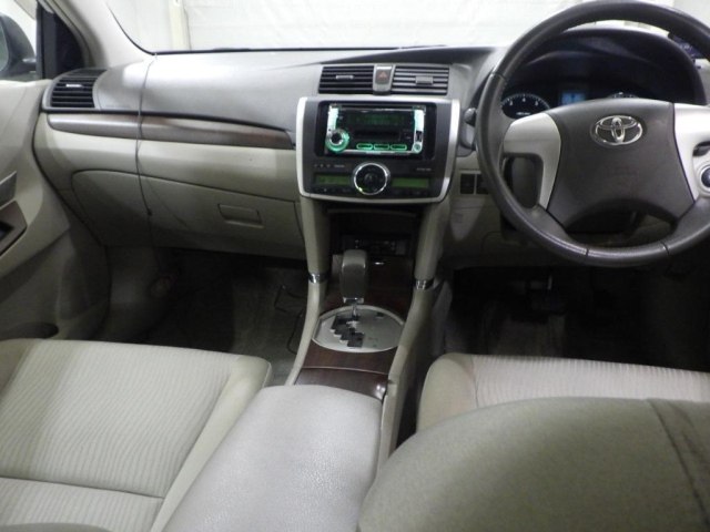 TOYOTA PREMIO 2011