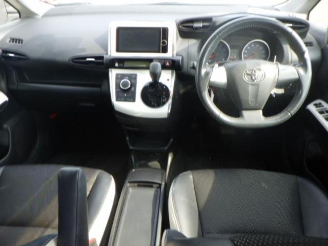 TOYOTA WISH 2017