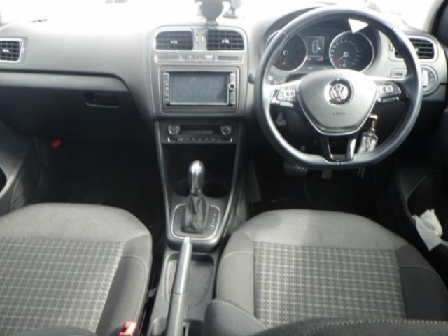 VOLKSWAGEN POLO 2015