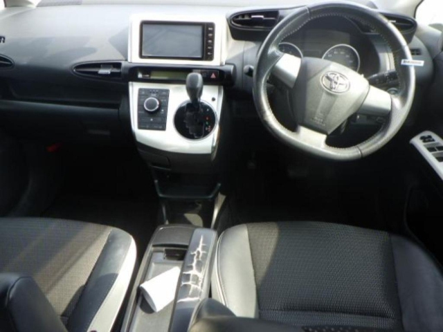 TOYOTA WISH 2015