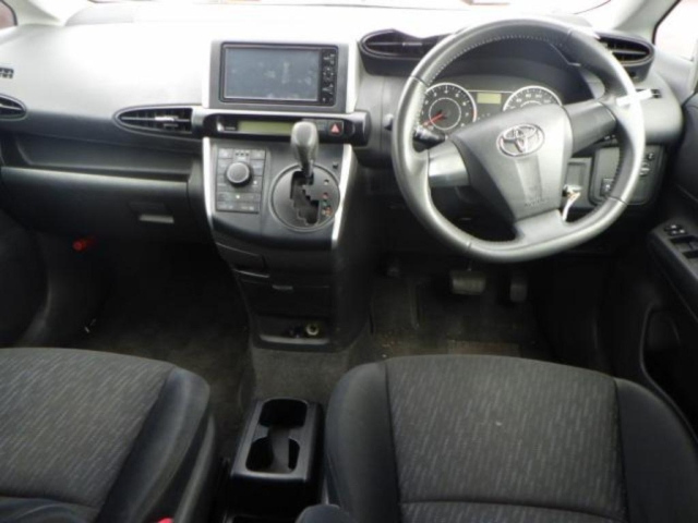 TOYOTA WISH 2010