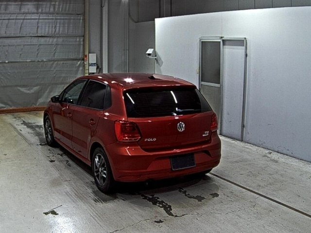 VOLKSWAGEN POLO 2015