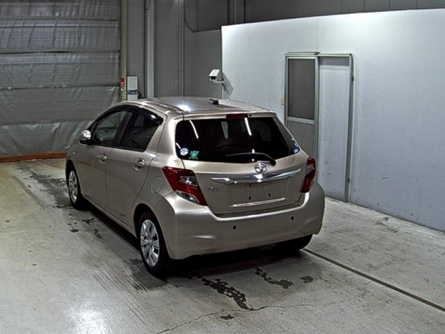TOYOTA VITZ 2015