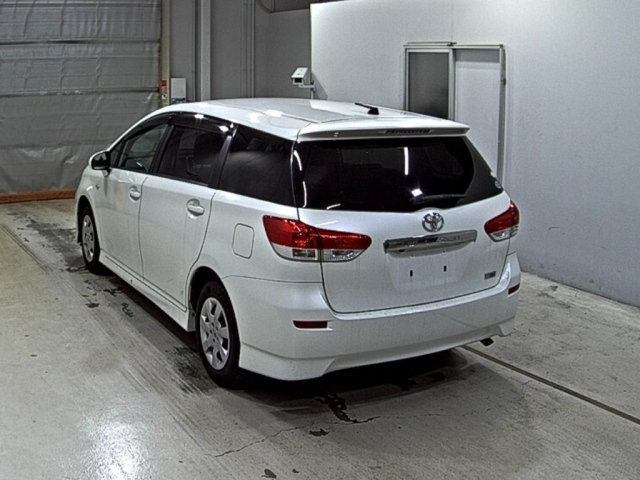 TOYOTA WISH 2010