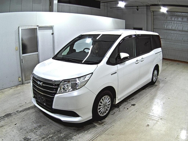 TOYOTA NOAH 2015