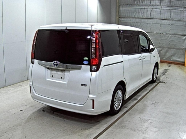 TOYOTA NOAH 2015