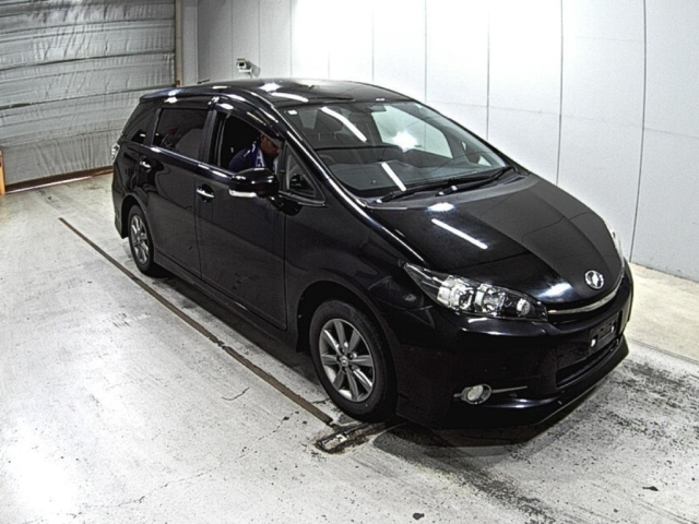 TOYOTA WISH 2014