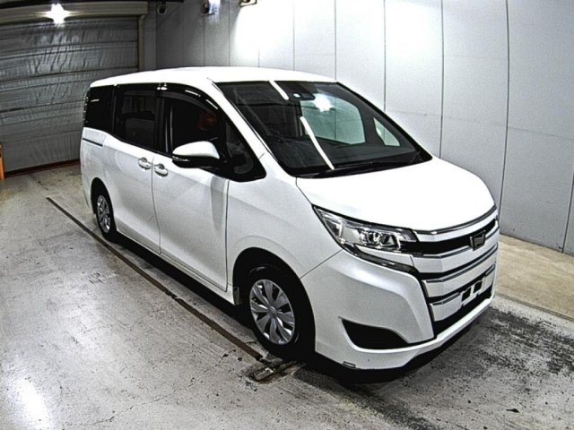 TOYOTA NOAH 2018