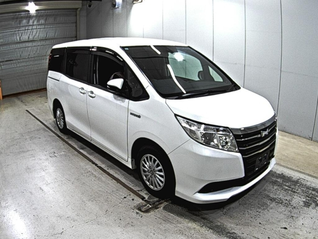 TOYOTA NOAH 2015