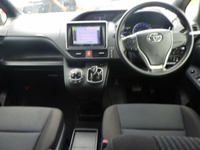 TOYOTA NOAH 2015