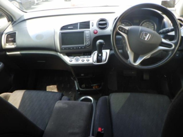 HONDA STREAM 2013