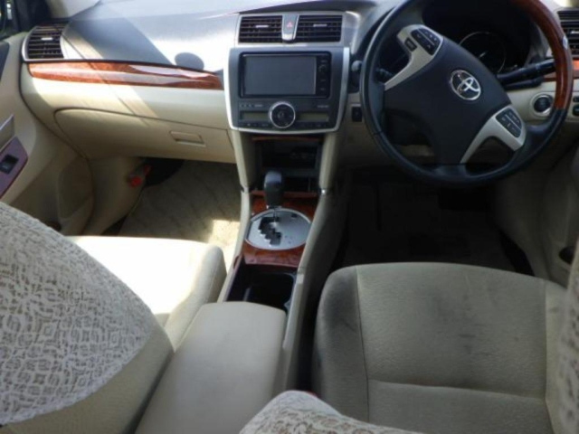 TOYOTA PREMIO 2016