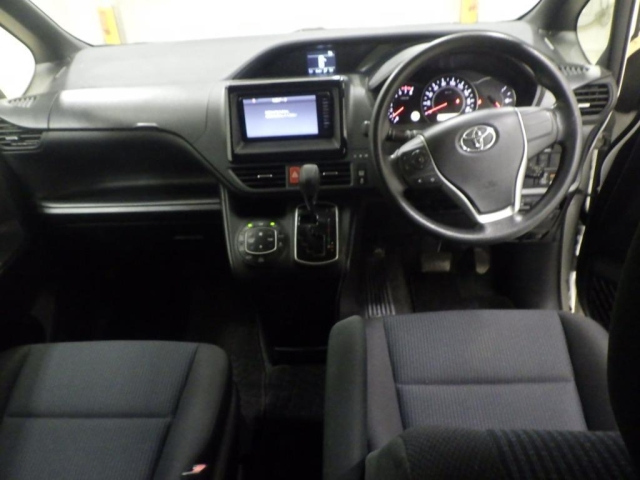 TOYOTA NOAH 2018