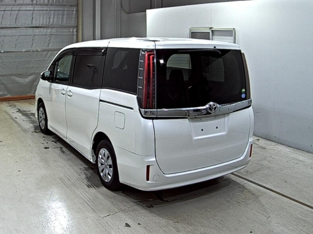 TOYOTA NOAH 2018