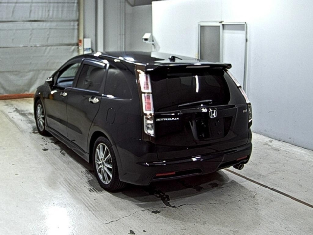 HONDA STREAM 2013