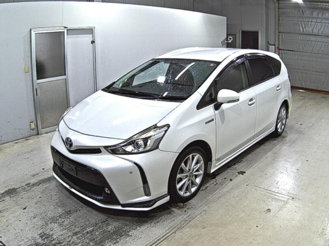 TOYOTA PRIUS ALPHA 2014