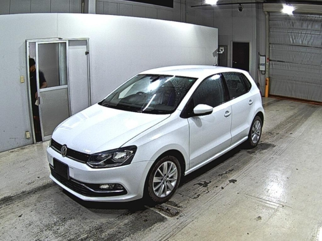VOLKSWAGEN POLO 2015