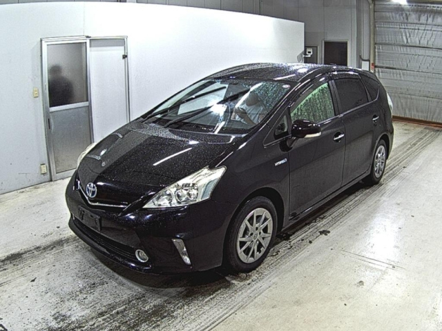 TOYOTA PRIUS ALPHA 2014