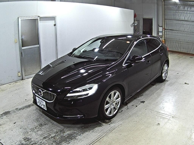 VOLVO V40 2018
