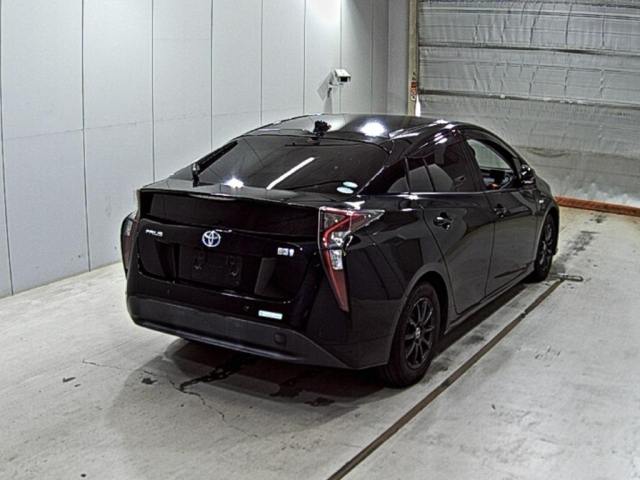 TOYOTA PRIUS 2018
