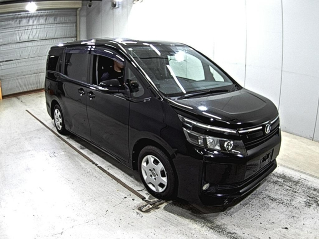 TOYOTA VOXY 2017
