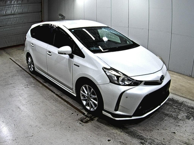 TOYOTA PRIUS ALPHA 2014