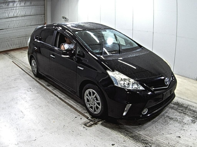 TOYOTA PRIUS ALPHA 2014