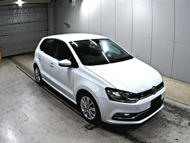 VOLKSWAGEN POLO 2015