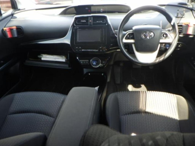 TOYOTA PRIUS 2018
