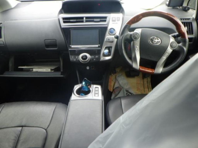 TOYOTA PRIUS ALPHA 2014
