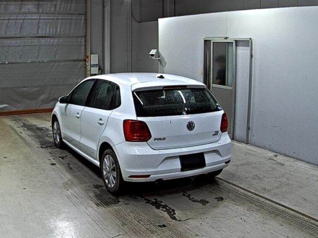 VOLKSWAGEN POLO 2015